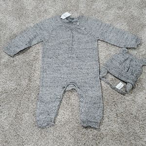 ⭐NWT! GAP Baby Outfit and Hat
